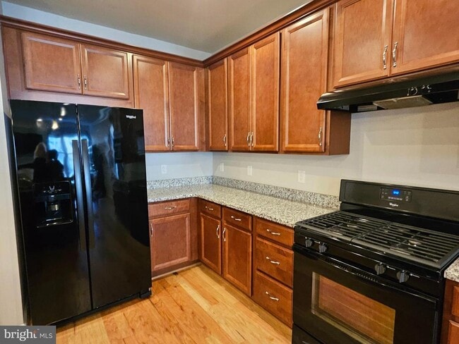 Photo - 18 Fenwick Dr