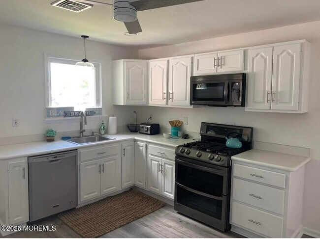 Photo - 2001 Main St