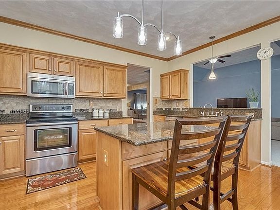 Photo - 2923 Drum Point Crescent