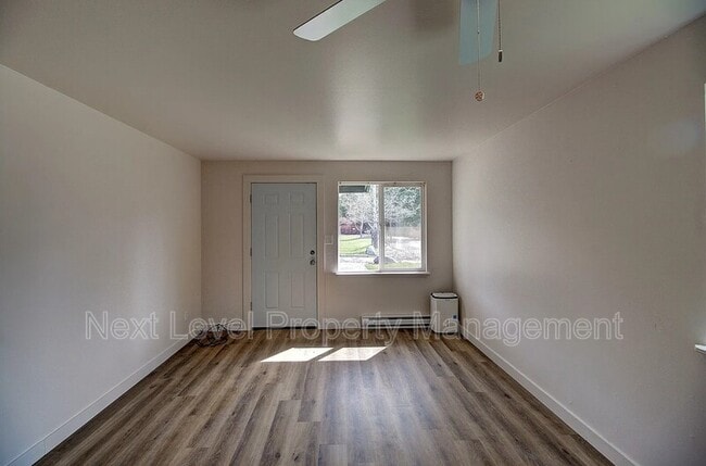 Building Photo - 661 8th Ave E N Rental