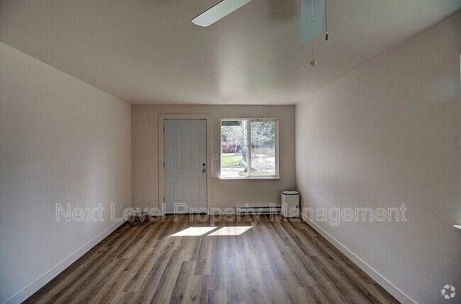 Building Photo - 661 8th Ave E N Rental
