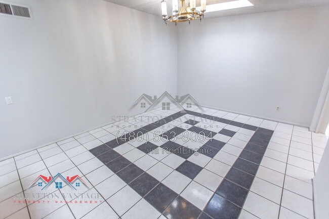 Photo - 1168 E Alameda Dr