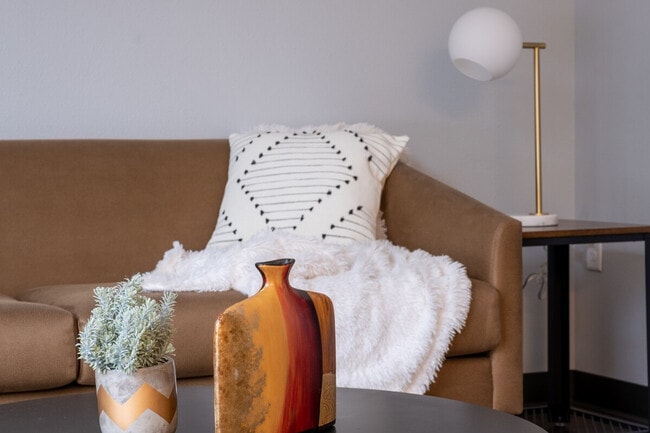 Photo - 2301 Ingersoll Ave Unit SI ID1036744P