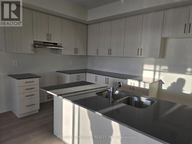 Photo - 79 Rackham Ln