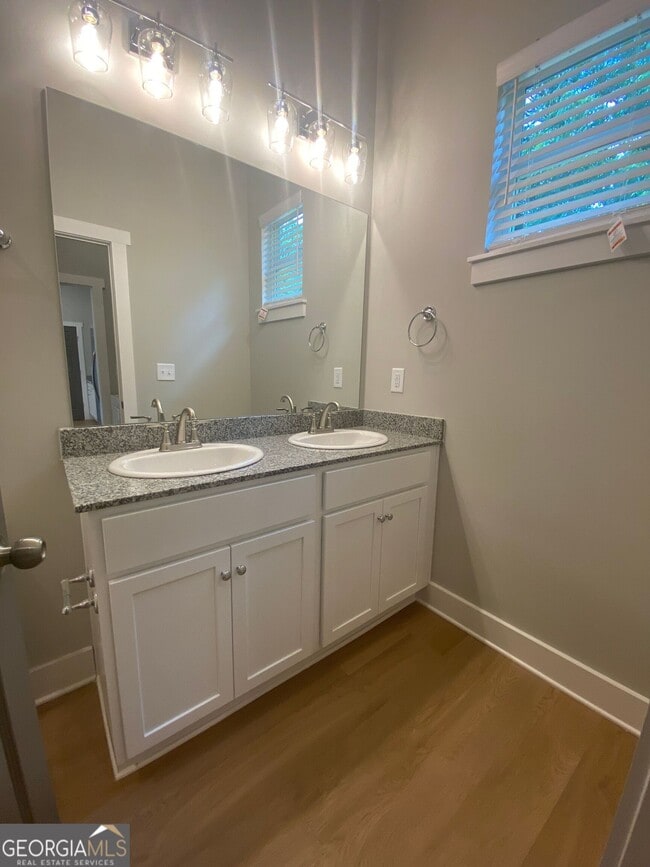 Photo - 255 Bailey St Unit B