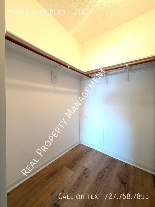 Photo - 6020 Shore Blvd S