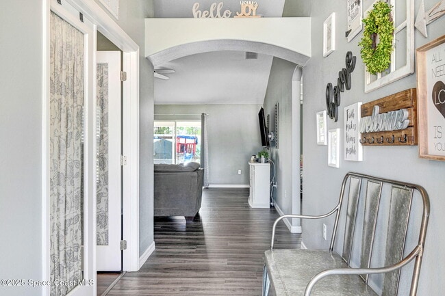 Photo - 870 Buchanan Ave SE