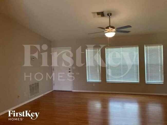 Building Photo - 306 SE 15th St Rental