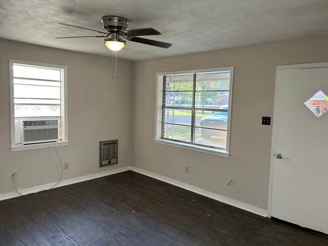 Photo - Rollins Dr 106/108 (duplex) Unidad 106 Rollins Dr