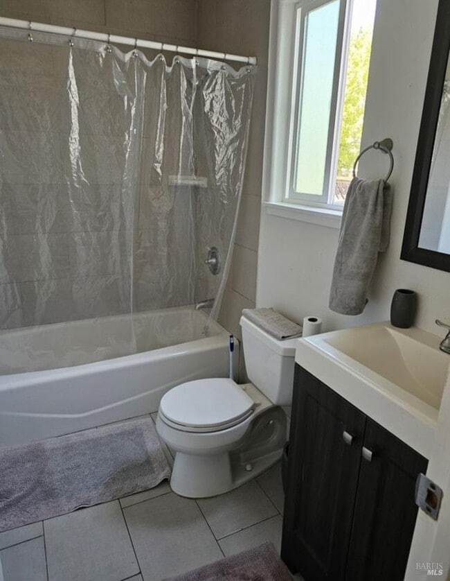 Photo - 2010 Imola Ave