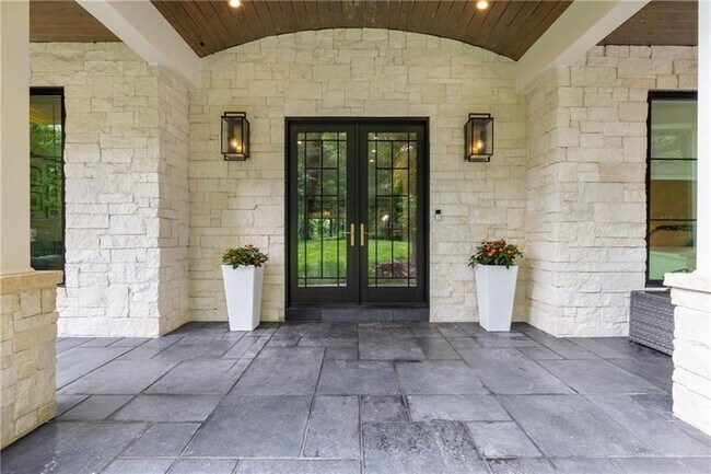 Photo - 306 Pinecrest Rd NE