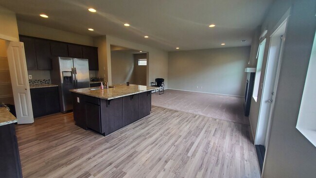 Photo - Beautiful Newer Puyallup Home You Will Not...