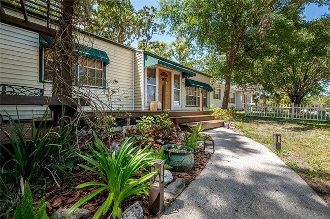 Photo - 1211 E Park Cir