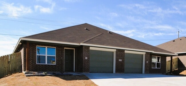 Building Photo - 1001 Cline Dr Unit A - 1001 Cline Dr