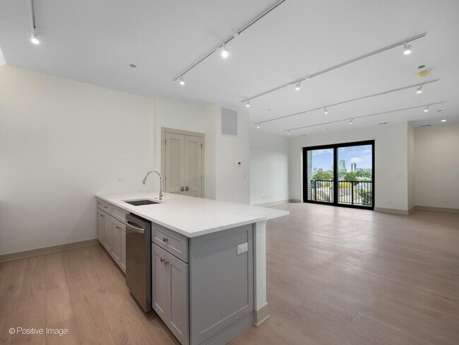 Building Photo - 3202 N Racine Ave Unit #205 Rental
