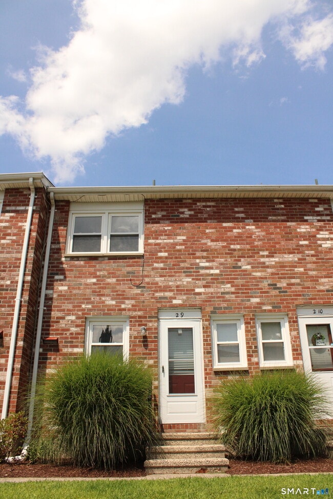 Building Photo - 43 Hiltbrand Rd Unit 2-9