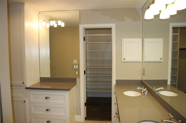 Photo - 2227 Highland Hills Dr
