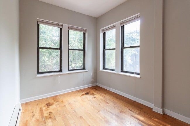 Photo - 3723 N Pine Grove Ave Unit E2