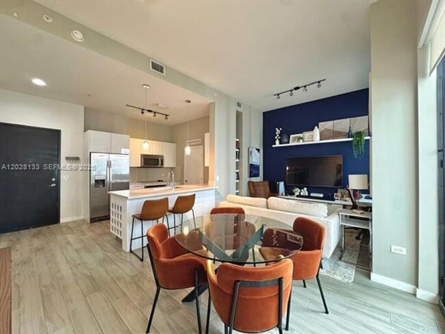 Photo - 999 SW 1st Ave Unidad 999 SW 1st Ave # 1115