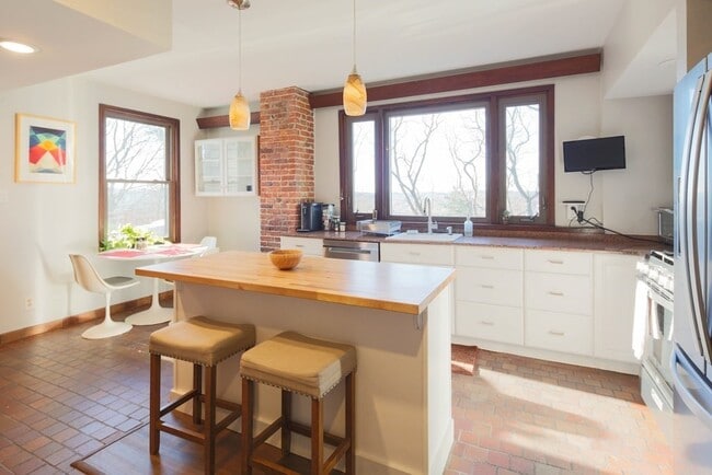 Photo - 182 Palfrey St