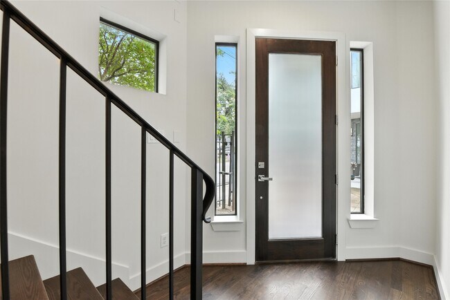 Photo - 1611 Spring St
