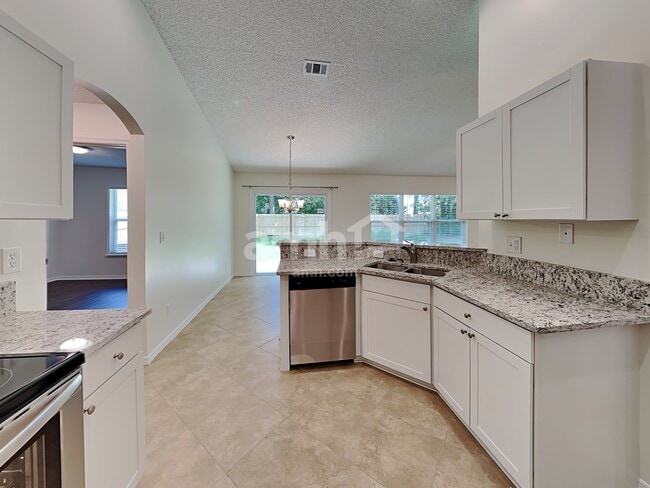 Photo - 2063 Forest Gate Dr W