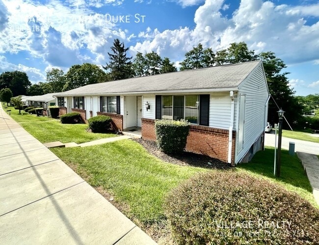 Building Photo - 509 E Maple St Unit D