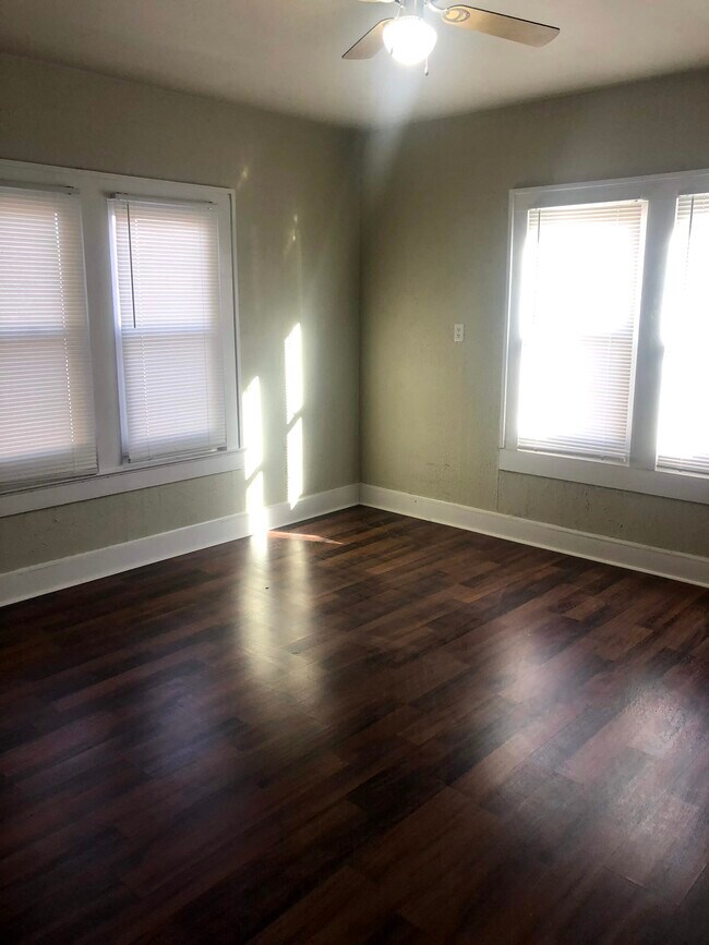 Photo - 1210 S Main St