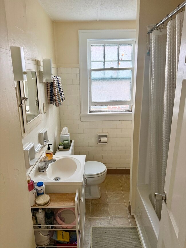 Photo - 164 S Allen St Unit 164 South Allen (Near St. Peter’s Hospital)