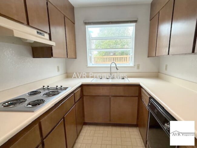 Photo - Beautiful townhome with duel primary bedrooms in fantastic location