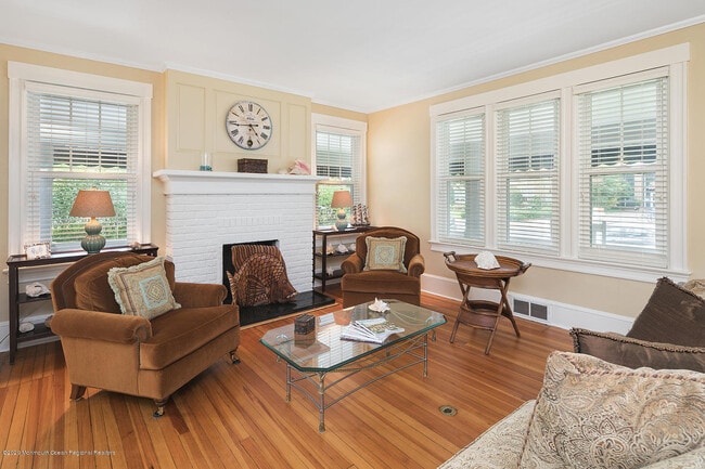 Photo - 408 Tuttle Ave