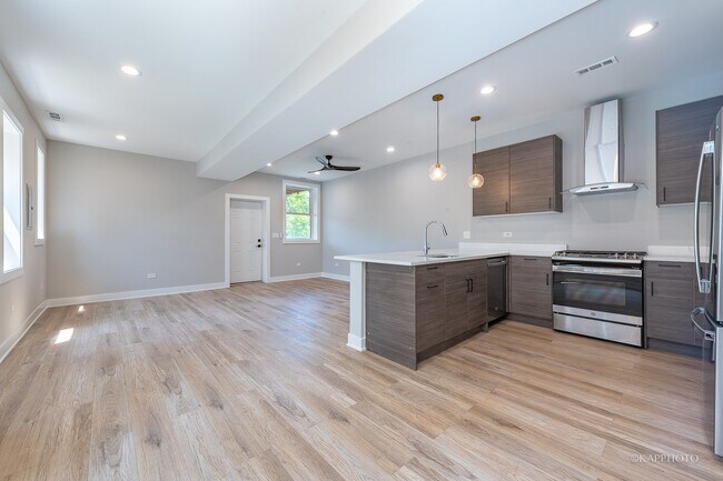 Photo - 4152 S Prairie Ave