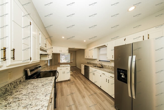 Photo - 813 N Briarcliff Dr