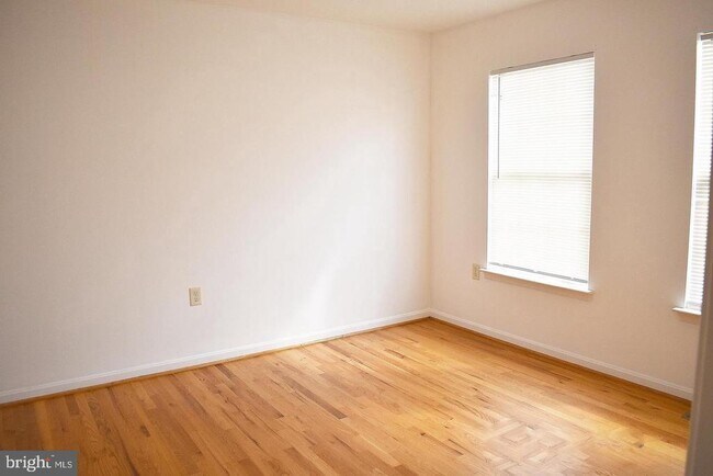 Photo - 107 Parkside Dr