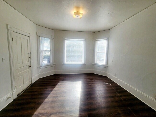 Photo - 1-Bedroom 1 Bath – 1710-1712 West Mineral ... Apartment