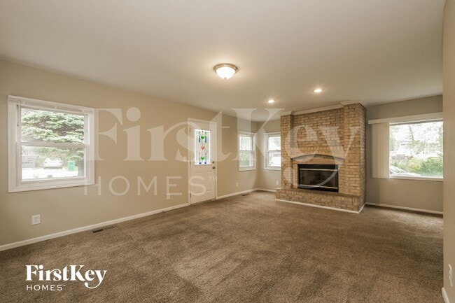 Photo - 611 W Oakwood Dr