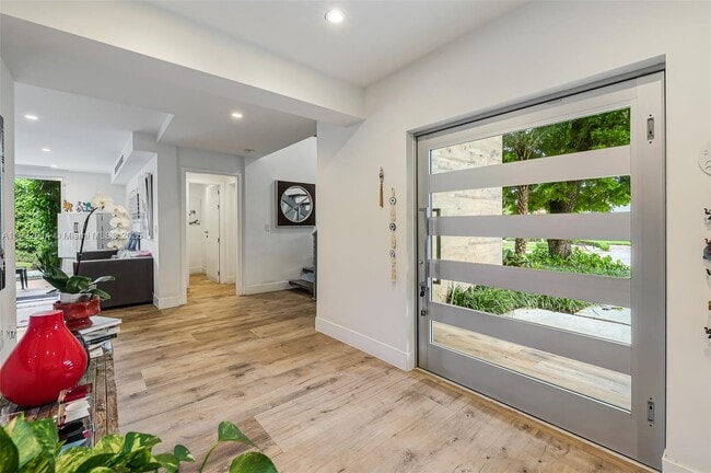 Photo - 79 Shore Dr W