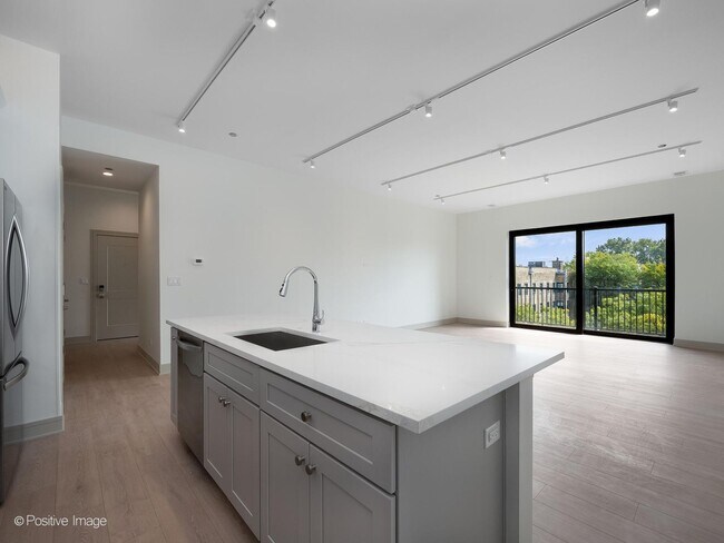 Building Photo - 3202 N Racine Ave Unit #202 Rental