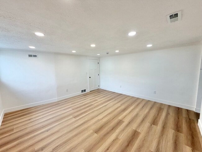 Photo - 651 N 800 W St