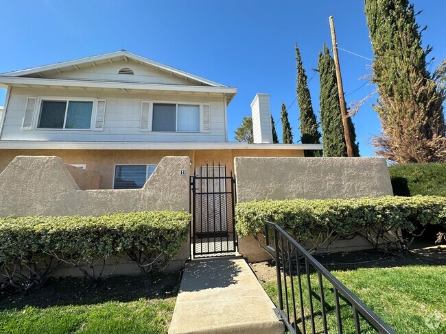 Building Photo - West Palmdale Townhouse