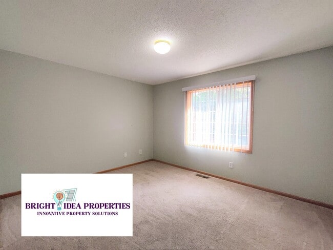 Photo - 380 Gironde Ct