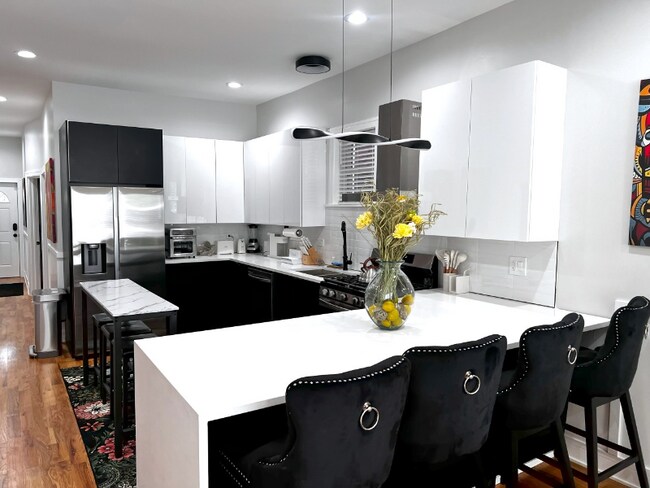 Photo - 6613 S Langley Ave Unidad 1