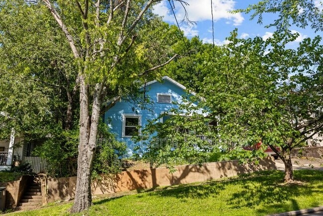 Photo - 609 34th St S