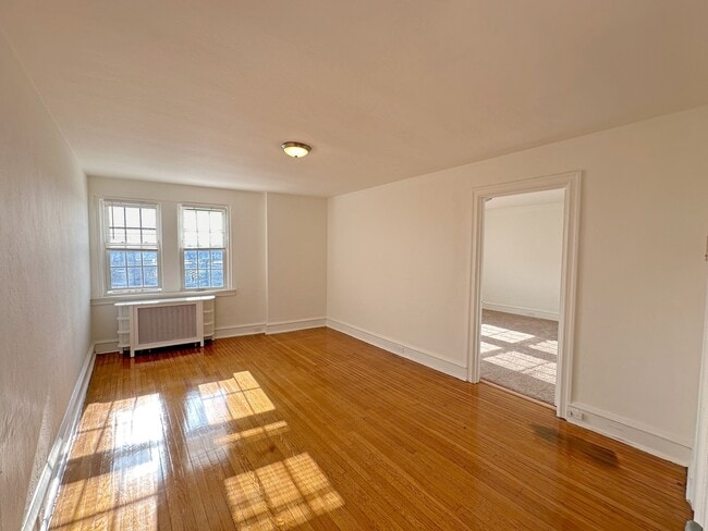 Photo - Marlyn Apartments