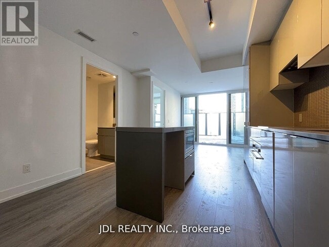 Photo - 7 Grenville St Unit 905