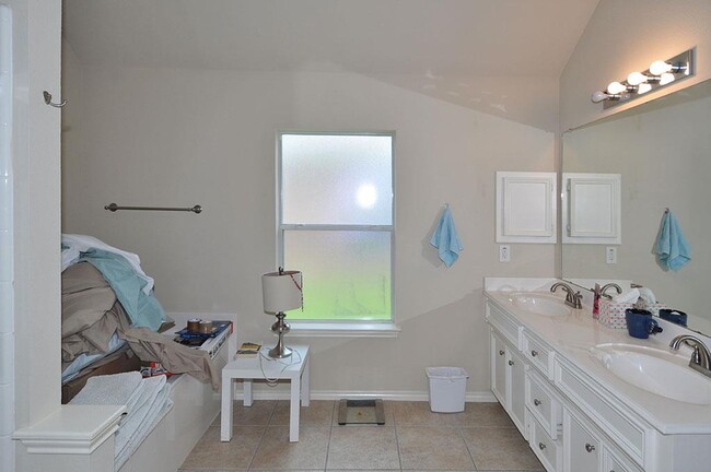 Building Photo - 22852 Lantern Hills Dr Rental