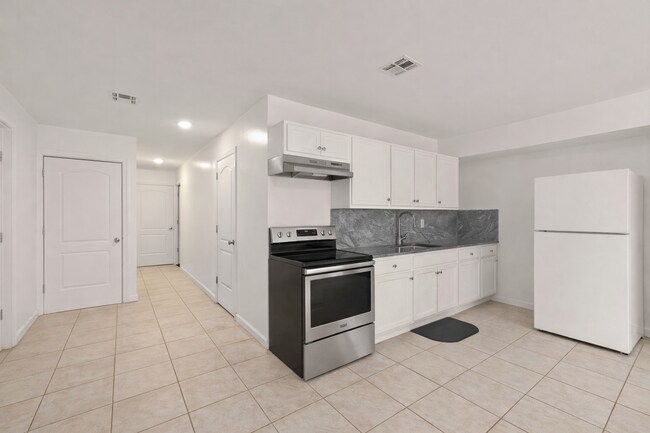 Photo - 47 N 7th St Unidad GD