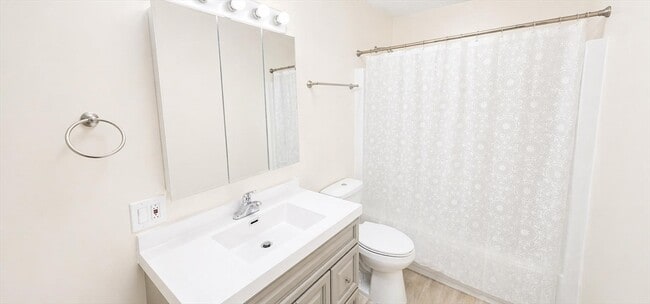 Photo - 685 Oak St Unit #4