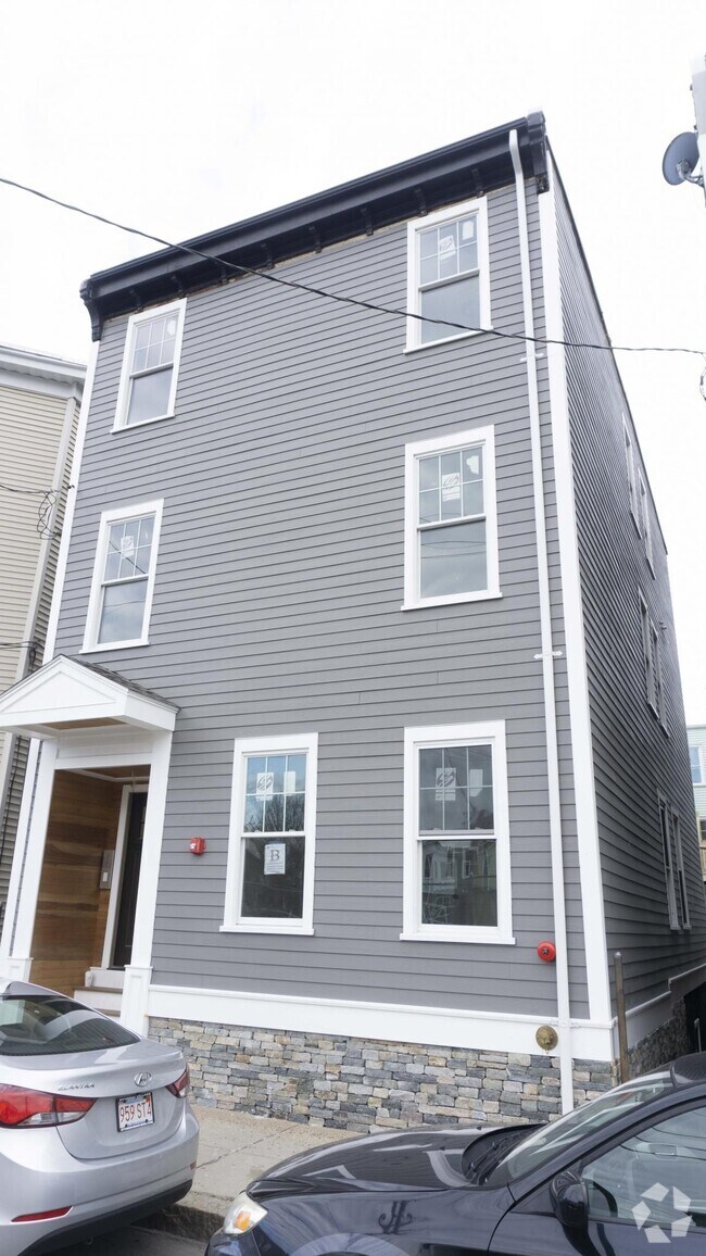 Building Photo - 75 Morris St Rental