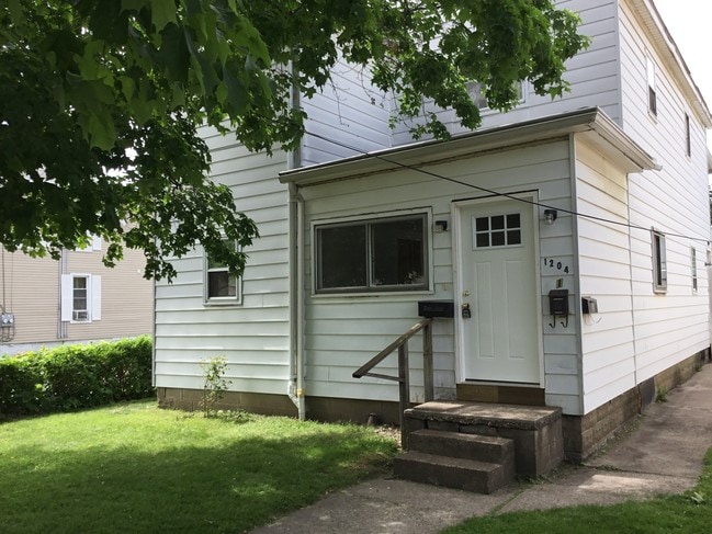 Photo - 1204 E 10th St Unit 1